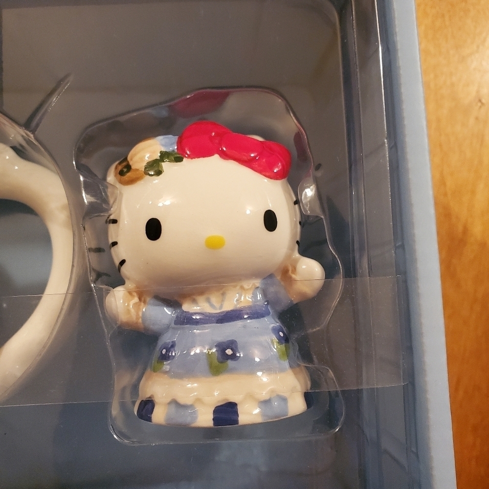 Blue Sky Hello Kitty Western Blue Prairie Dress Mug and Figurine Set NIB - Picture 4 of 7